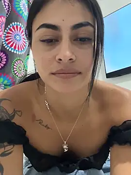 Snapshot of emilie_xx_ chatting on October 6, 5:43 pm emilie xx online show from October 6, 5:43 pm