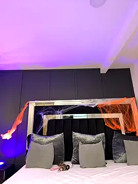 Snapshot of emilie_xx_ chatting on October 24, 9:33 pm emilie xx online show from October 24, 9:33 pm