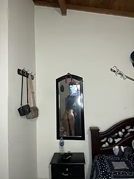 Snapshot of emilie_xx_ chatting on March 13, 6:03 pm emilie xx online show from March 13, 6:03 pm