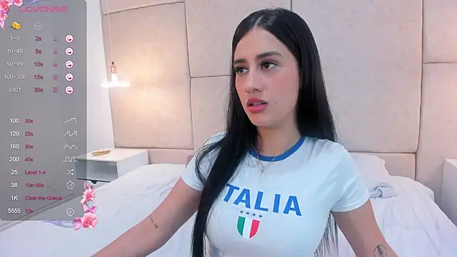Snapshot of Amiirra_ chatting on December 3, 11:57 pm Amiirra  online show from December 3, 11:57 pm