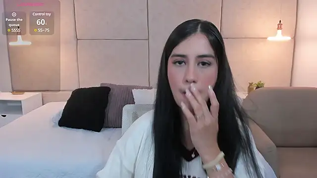 Snapshot of Amiirra_ chatting on January 2, 8:24 pm Amiirra  online show from January 2, 8:24 pm