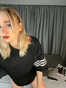 Eva Millss online show from December 13, 4:49 pm