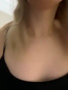 Snapshot of Eva_Millss chatting on December 15, 1:22 pm Eva Millss online show from December 15, 1:22 pm