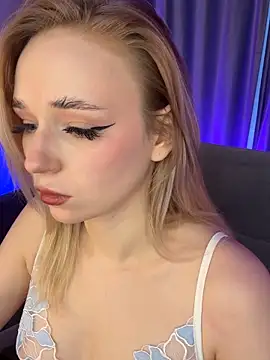 Snapshot of Eva_Millss chatting on February 8, 1:22 pm Eva Millss online show from February 8, 1:22 pm