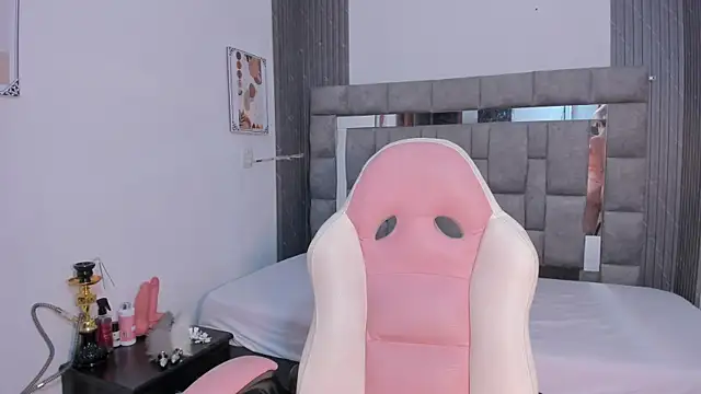 zulyjones online show from November 1, 11:56 am