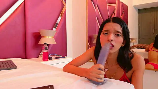 Snapshot of RebecaRelish chatting on December 19, 6:56 am RebecaRelish online show from December 19, 6:56 am