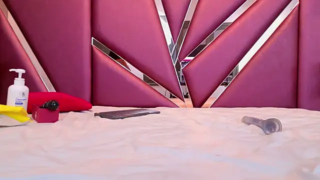 Snapshot of RebecaRelish chatting on February 6, 6:51 am RebecaRelish online show from February 6, 6:51 am