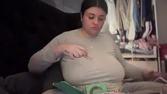 curvybabesx1 online show from October 12, 2:49 pm