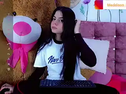 Snapshot of Madisson_Ivanova chatting on December 2, 3:58 am Madisson Ivanova online show from December 2, 3:58 am