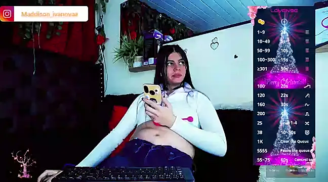 Snapshot of Madisson_Ivanova chatting on December 7, 5:26 am Madisson Ivanova online show from December 7, 5:26 am