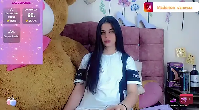 Snapshot of Madisson_Ivanova chatting on January 15, 4:57 am Madisson Ivanova online show from January 15, 4:57 am