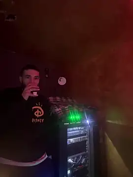 Snapshot of djtimka chatting on February 18, 6:59 pm djtimka online show from February 18, 6:59 pm