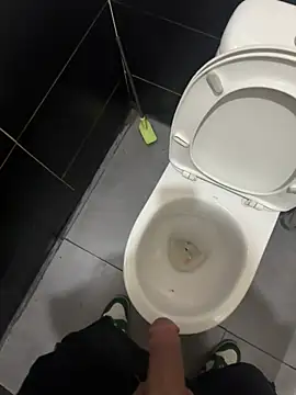 Snapshot of djtimka chatting on February 24, 1:58 am djtimka online show from February 24, 1:58 am