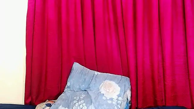 Snapshot of xSpicyQueen8x chatting on December 7, 4:03 pm xSpicyQueen8x online show from December 7, 4:03 pm