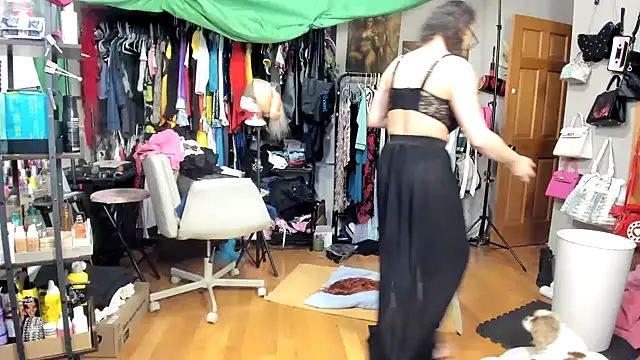 jessy0504 online show from April 2, 11:30 am