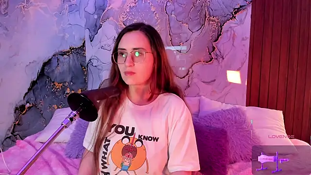 centaurigirl online show from December 3, 3:03 am