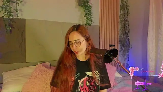 centaurigirl online show from February 24, 5:05 am