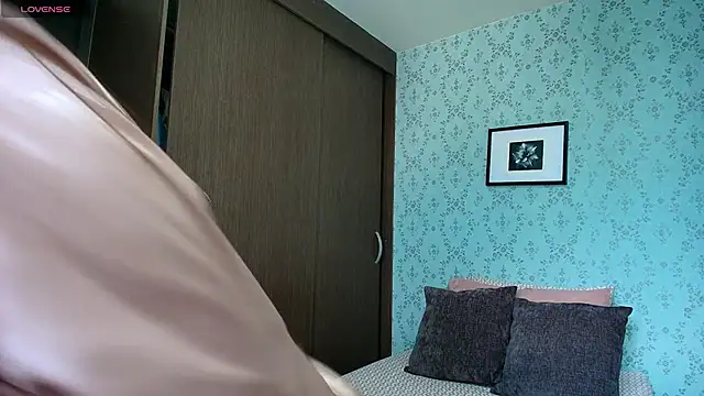 KazzuRoux001 online show from February 7, 2:47 pm