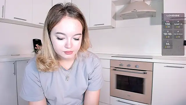 Snapshot of SheenaDollins chatting on December 4, 9:51 am SheenaDollins online show from December 4, 9:51 am