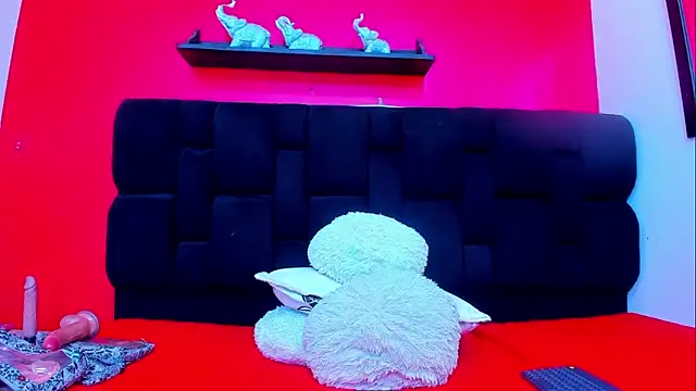 Snapshot of Leah_Gomed chatting on January 13, 4:07 am Leah Gomed online show from January 13, 4:07 am
