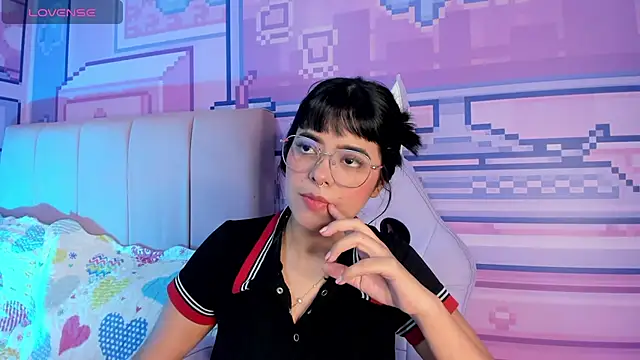 Snapshot of _18alice chatting on February 28, 3:18 am 18alice online show from February 28, 3:18 am