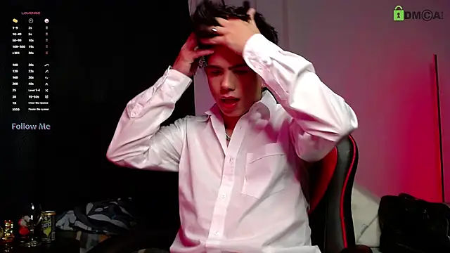 LyleBennett  online show from October 31, 11:11 am