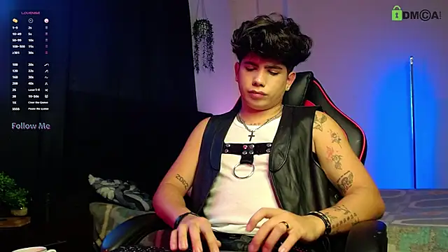 LyleBennett  online show from November 5, 11:54 am