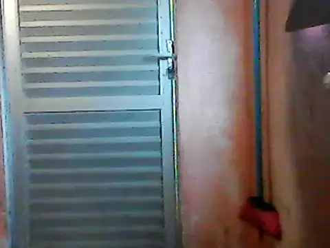 Snapshot of uelytom chatting on December 20, 12:16 pm uelytom online show from December 20, 12:16 pm