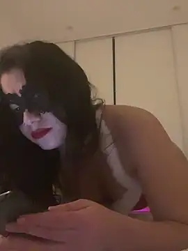 Snapshot of LindaCrouz chatting on December 13, 12:20 am LindaCrouz online show from December 13, 12:20 am