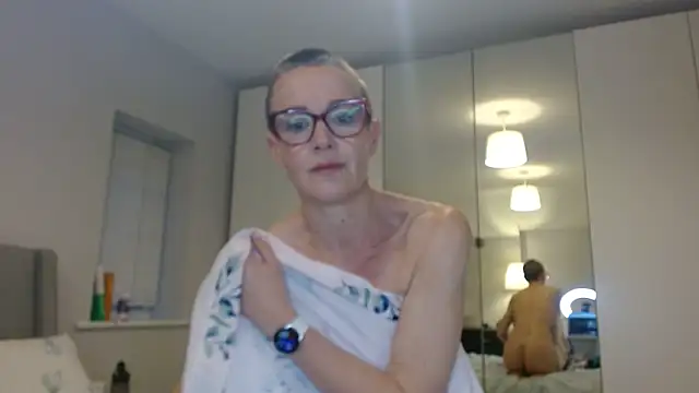 ELEGANT-ARIA36 online show from March 6, 6:05 pm