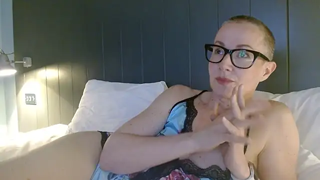 Snapshot of ELEGANT-ARIA36 chatting on March 22, 8:23 pm ELEGANT-ARIA36 online show from March 22, 8:23 pm