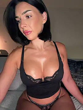 krissiswrld- online show from June 23, 6:28 pm