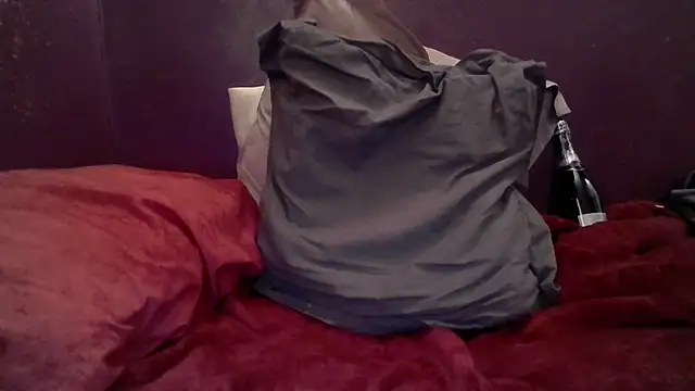 Snapshot of Cindy22 chatting on February 2, 10:17 pm Cindy22 online show from February 2, 10:17 pm