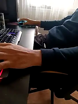 Snapshot of SertSikici022 chatting on December 2, 10:28 am SertSikici022 online show from December 2, 10:28 am