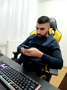 Snapshot of SertSikici022 chatting on December 2, 3:25 pm SertSikici022 online show from December 2, 3:25 pm