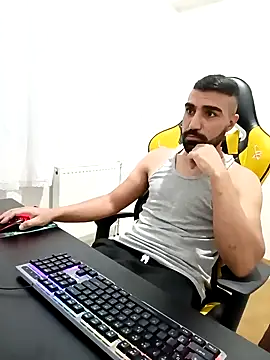 Snapshot of SertSikici022 chatting on December 2, 9:39 pm SertSikici022 online show from December 2, 9:39 pm