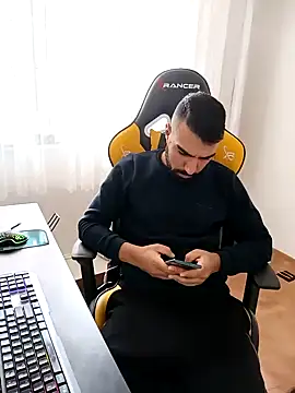 Snapshot of SertSikici022 chatting on December 3, 8:38 am SertSikici022 online show from December 3, 8:38 am