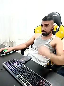 Snapshot of SertSikici022 chatting on December 3, 8:28 pm SertSikici022 online show from December 3, 8:28 pm