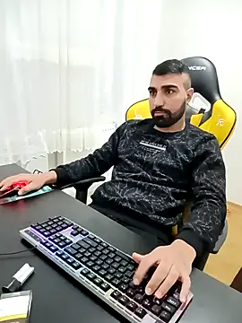 Snapshot of SertSikici022 chatting on December 4, 5:22 pm SertSikici022 online show from December 4, 5:22 pm