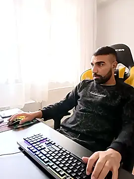 Snapshot of SertSikici022 chatting on December 5, 8:44 am SertSikici022 online show from December 5, 8:44 am