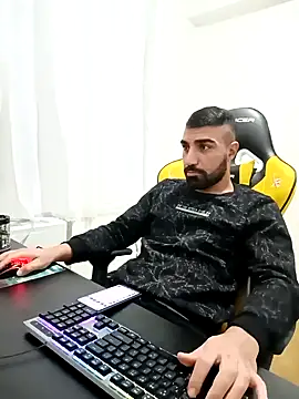 Snapshot of SertSikici022 chatting on December 5, 7:49 pm SertSikici022 online show from December 5, 7:49 pm