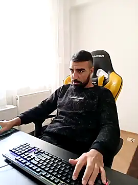 Snapshot of SertSikici022 chatting on December 6, 10:49 am SertSikici022 online show from December 6, 10:49 am