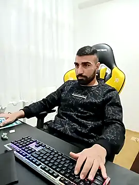 Snapshot of SertSikici022 chatting on December 6, 2:38 pm SertSikici022 online show from December 6, 2:38 pm