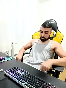 Snapshot of SertSikici022 chatting on December 6, 6:28 pm SertSikici022 online show from December 6, 6:28 pm