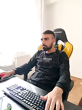 Snapshot of SertSikici022 chatting on December 7, 10:23 am SertSikici022 online show from December 7, 10:23 am