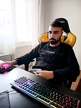 Snapshot of SertSikici022 chatting on December 7, 1:29 pm SertSikici022 online show from December 7, 1:29 pm