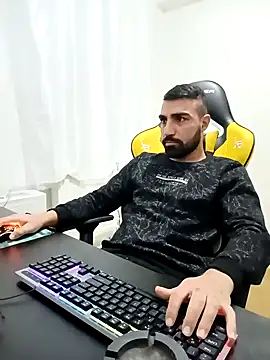 Snapshot of SertSikici022 chatting on December 7, 9:44 pm SertSikici022 online show from December 7, 9:44 pm