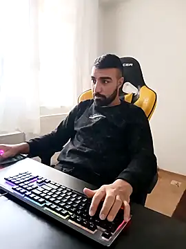 Snapshot of SertSikici022 chatting on December 8, 8:41 am SertSikici022 online show from December 8, 8:41 am