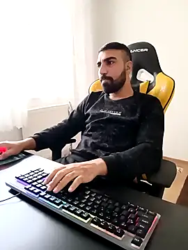 Snapshot of SertSikici022 chatting on December 8, 11:46 am SertSikici022 online show from December 8, 11:46 am