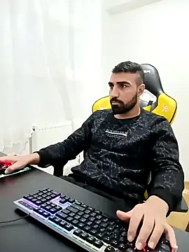 Snapshot of SertSikici022 chatting on December 8, 3:02 pm SertSikici022 online show from December 8, 3:02 pm